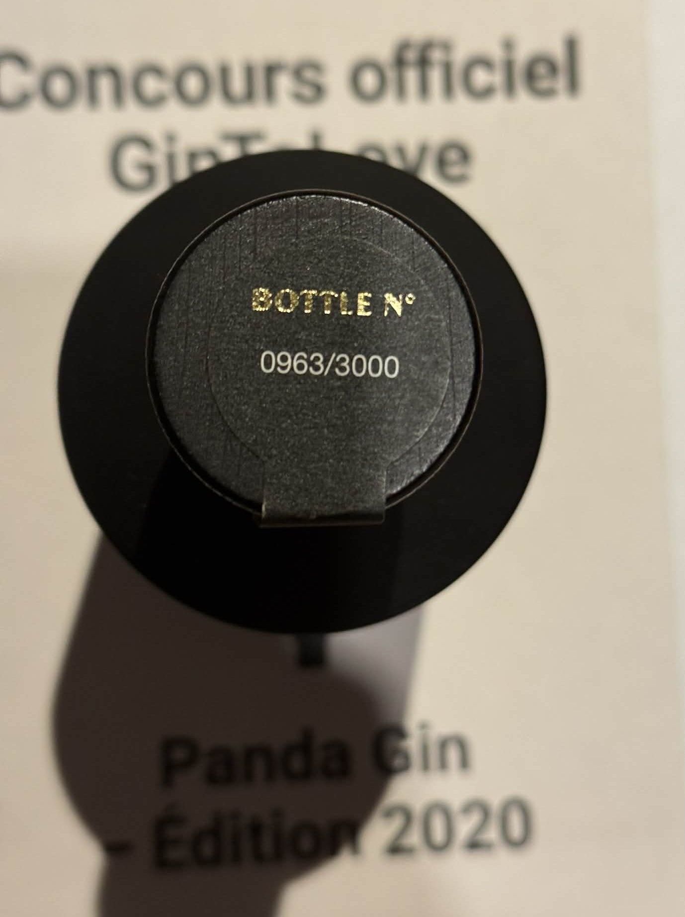 Close-up of the Panda Gin 2020 limited edition Black Edition label